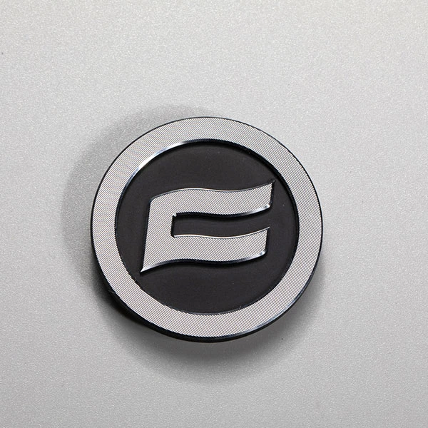 Etichette metalliche con logo