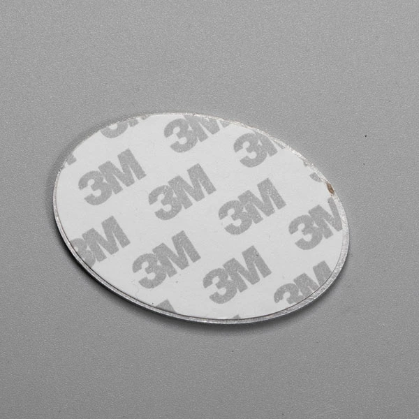 Adesivo in metallo con logo