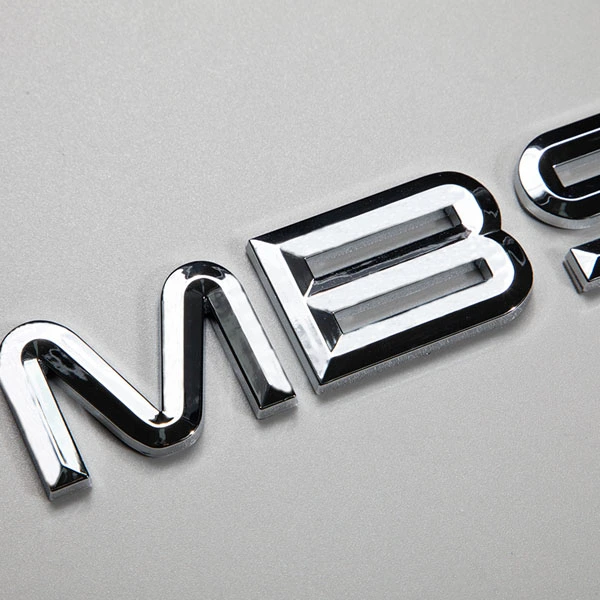 Emblema 3D in ABS cromato Logo automobilistico a specchio color argento