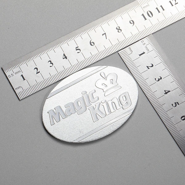Adesivo in metallo con logo