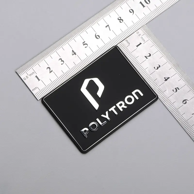 Etichetta con logo elettroformato 3D