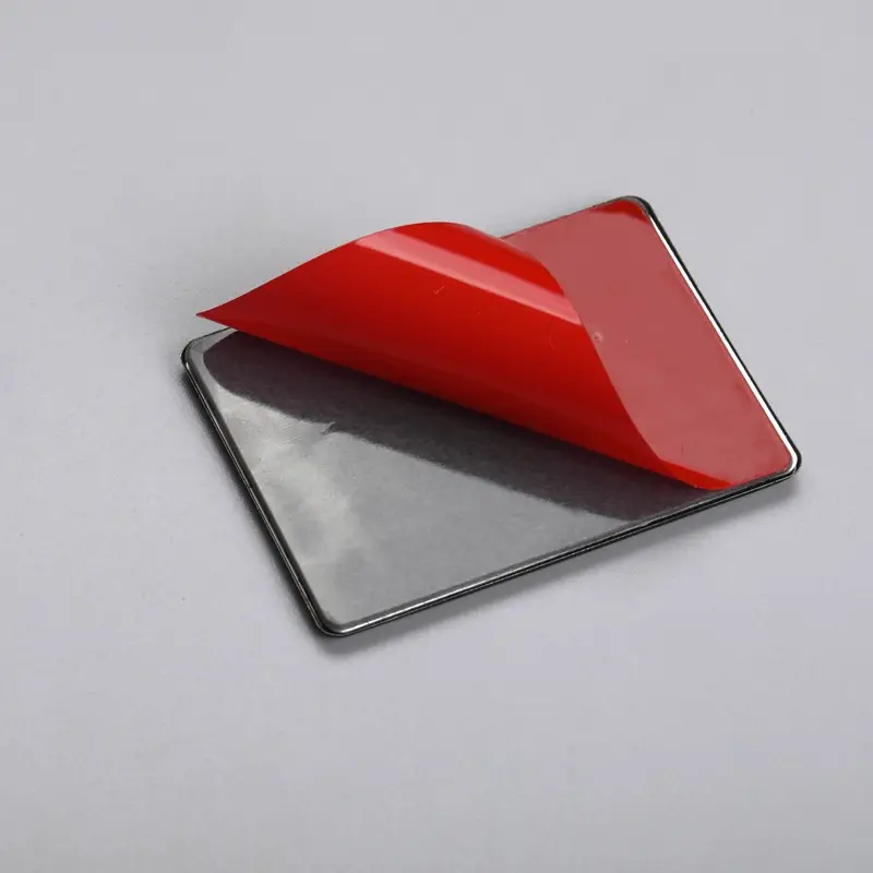 Etichetta con logo elettroformato 3D