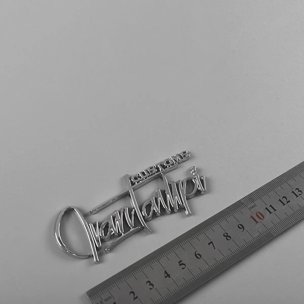 Etichette con logo per auto