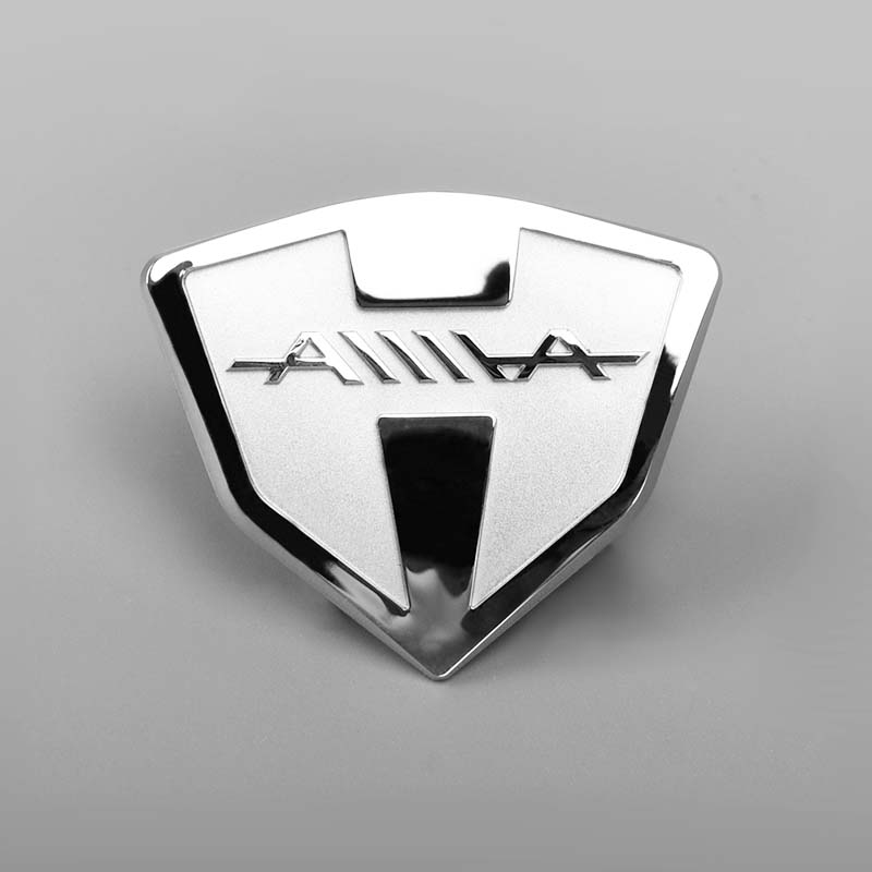 Adesivo con logo metallico cromato