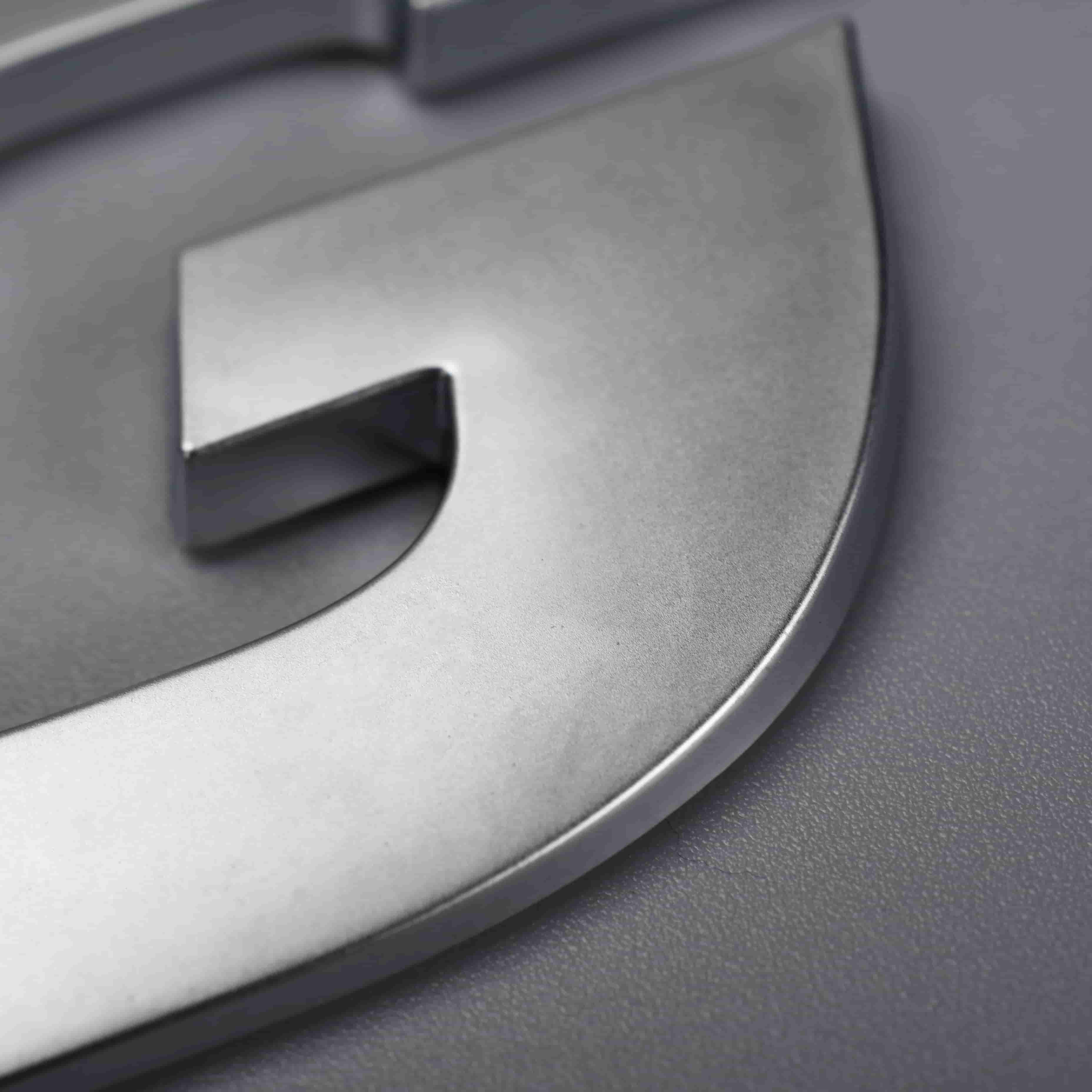 Logo dell'emblema dell'auto con lettere 3D
