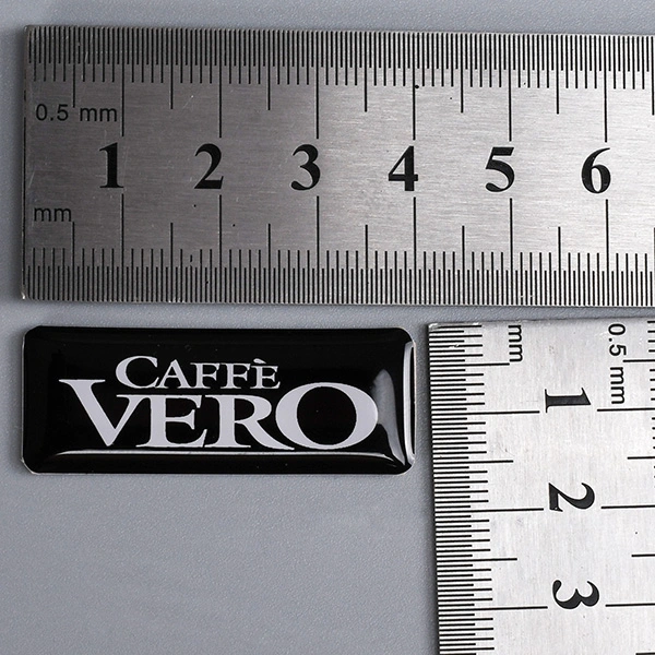 Distintivo con logo in resina epossidica personalizzato con marchio in resina epossidica