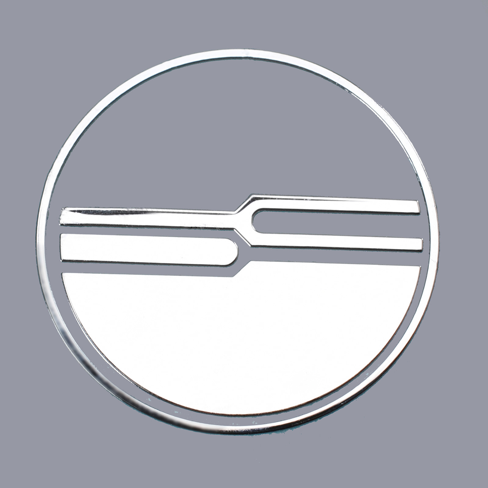 Adesivi con logo in metallo color cromo con colla forte