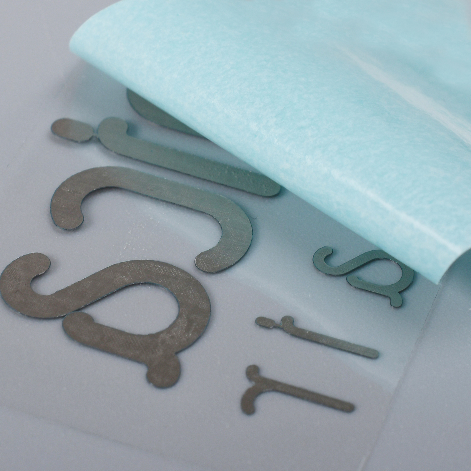 Lettere adesive in metallo cromato sottile