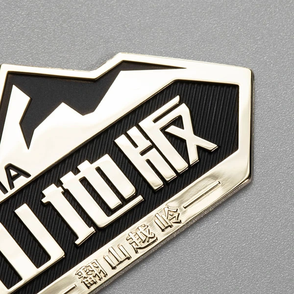 Adesivo distintivo cromato 3D con logo metallico personalizzato per motori automobilistici