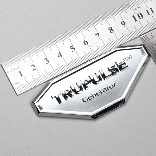 Logo personalizzato Etichetta in rilievo 3d Adesivi metallici opachi lucidi Fornitore di segni in Cina
