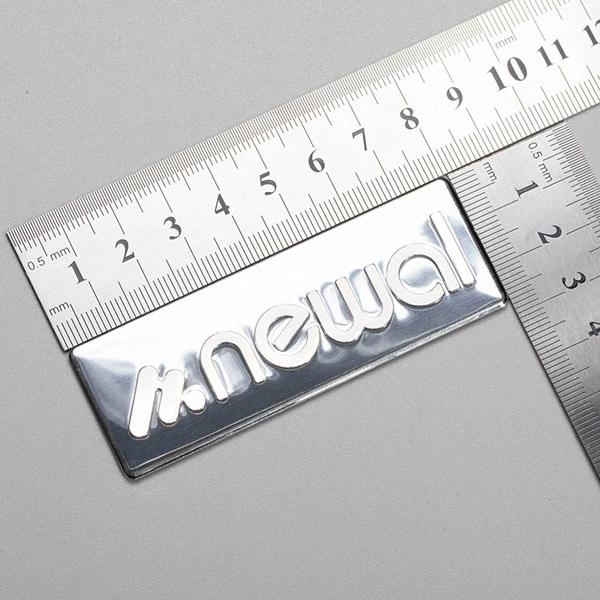 Adesivo in alluminio con logo