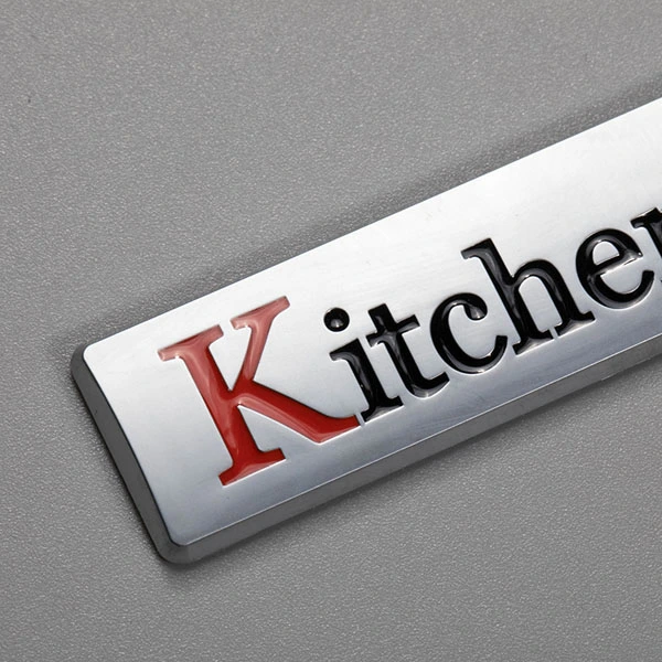 Adesivo personalizzato con emblema per lettera in plastica ABS del produttore Emblemi decorativi per frigorifero specializzati