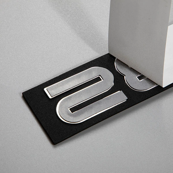 Emblema 3D in ABS cromato Logo automobilistico a specchio color argento