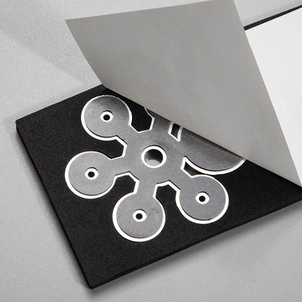 Etichetta in ABS con logo cromato