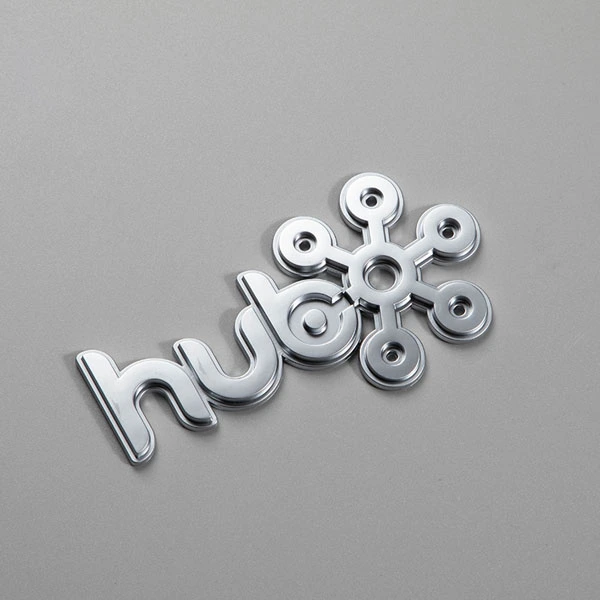 Etichetta in ABS con logo cromato