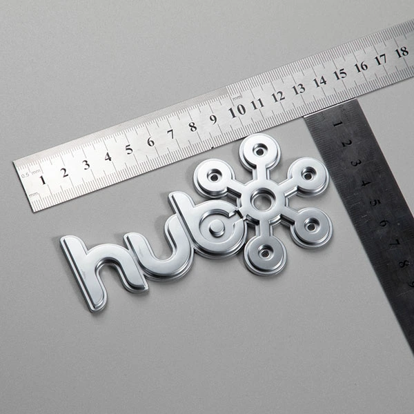 Etichetta in ABS con logo cromato