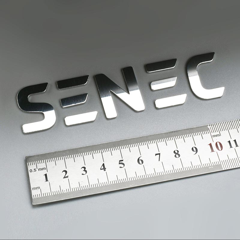 Logo inciso in metallo