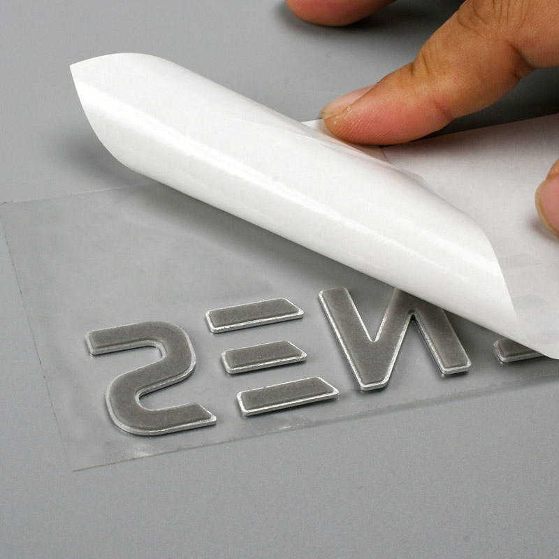Logo inciso in metallo