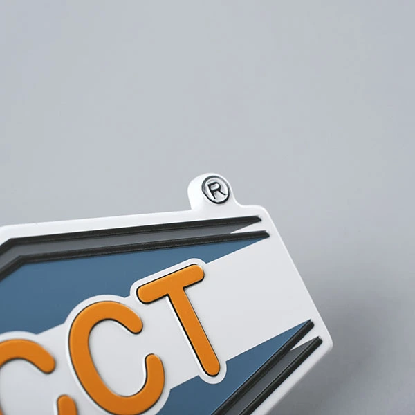 Logo in metallo per imballaggi premium