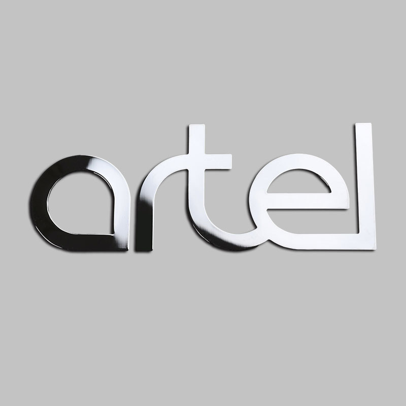 Logo adesivo in metallo