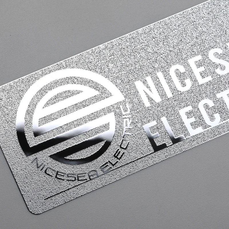Etichetta adesiva in nichel con logo argento cromato con adesivo 3M