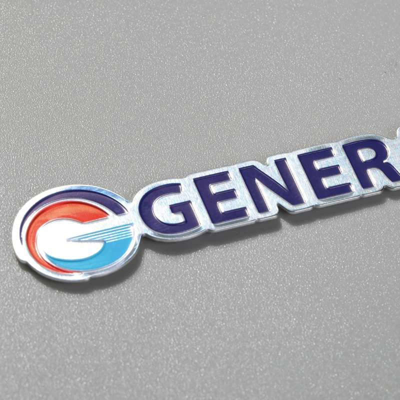 Targhetta con logo in rilievo in alluminio per frigorifero